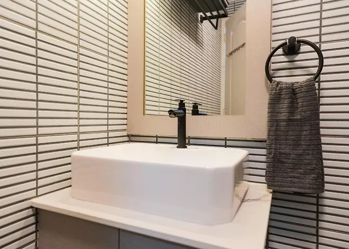 Apartment Newly Renovated Pasig With Pool And Fiber Wi-fi